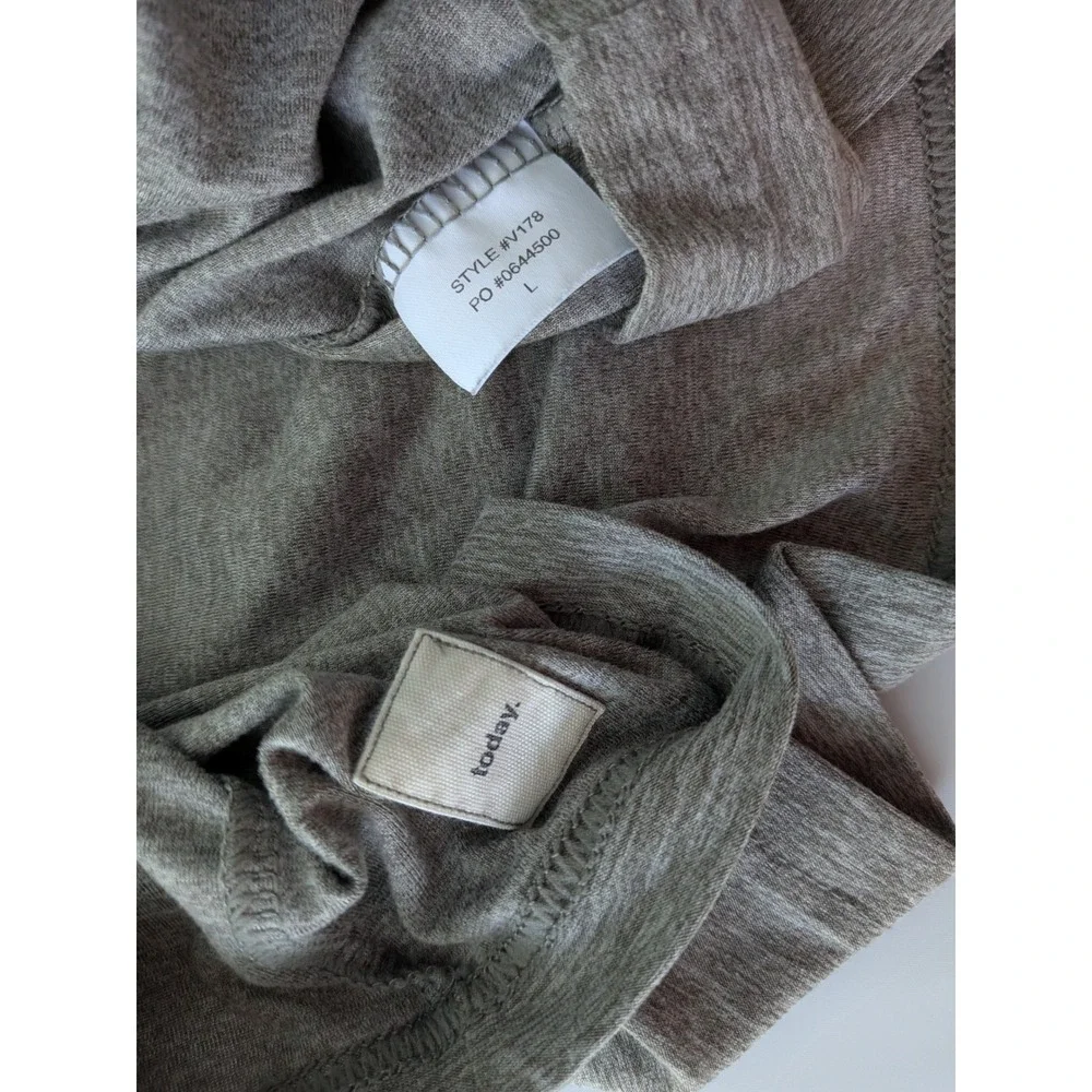 Vuori Strato Tech Tee V178 Mens L‎ Heather Gray Long Sleeve Performance Shirt